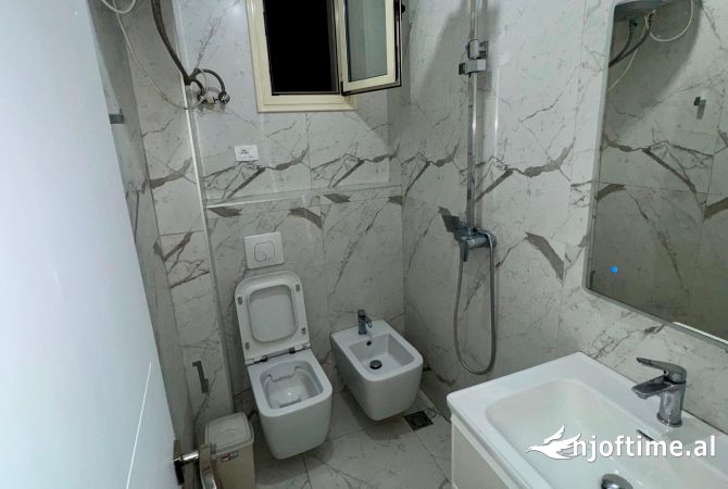 Shtepi me qera Shtepi Private ne Tirane, 1+1, Mobilimi E mobiluar, Pagesa 35,000  Leke.