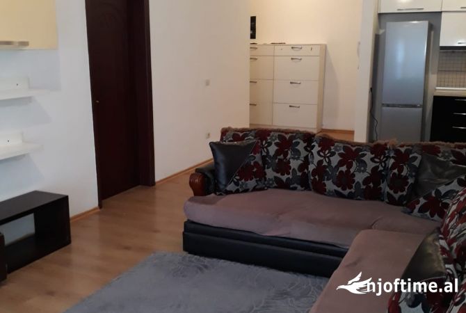 Shtepi me qera Apartament ne Tirane, 2+1, Mobilimi E mobiluar, Pagesa 500  Euro.