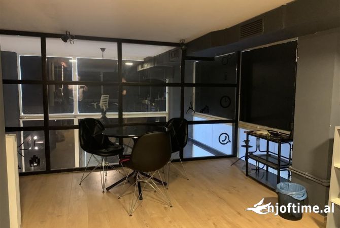 Qera Ambient per Zyre 📍Rruga Frosina Plaku  💶Cmimi:550 Euro