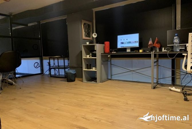 Qera Ambient per Zyre 📍Rruga Frosina Plaku  💶Cmimi:550 Euro