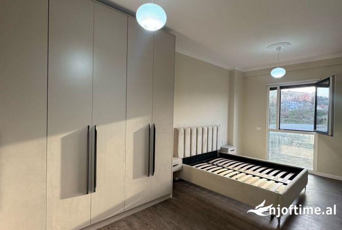 Shtepi me qera Apartament ne Tirane, 2+1, Mobilimi Pjeserisht e mobiluar, Pagesa 1,000  Euro.