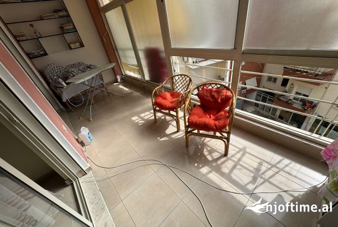 Shtepi ne shitje Apartament ne Tirane, 1+1, Mobilimi E mobiluar, Pagesa 90,000  Euro.