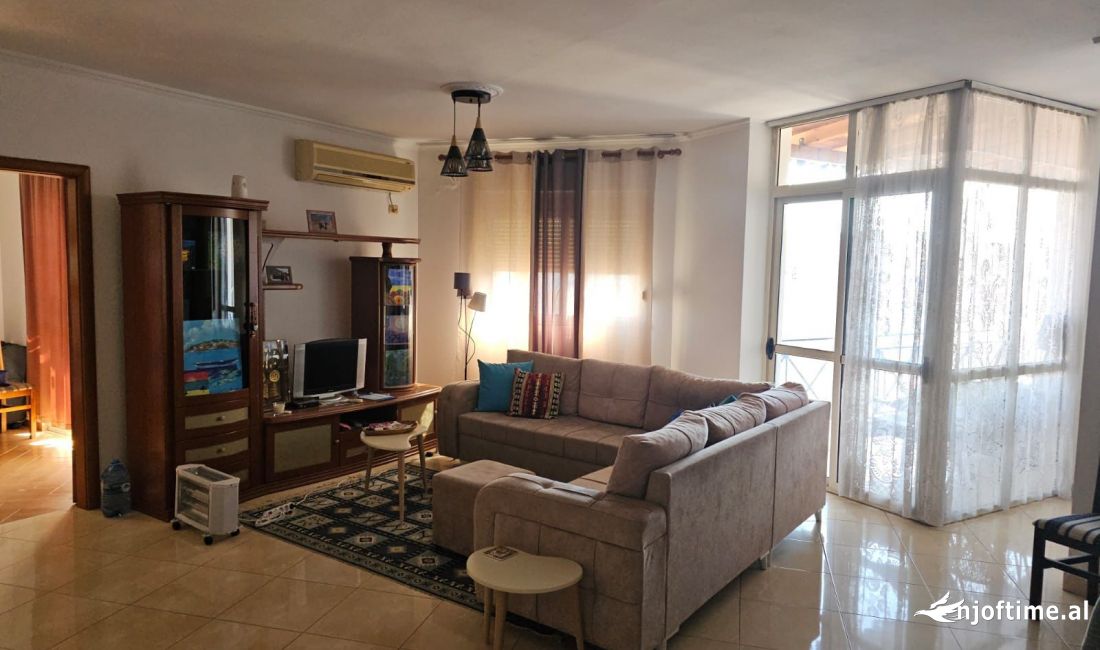 Shtepi me qera Apartament ne Tirane, 2+1, Mobilimi E mobiluar, Pagesa 700  Euro.