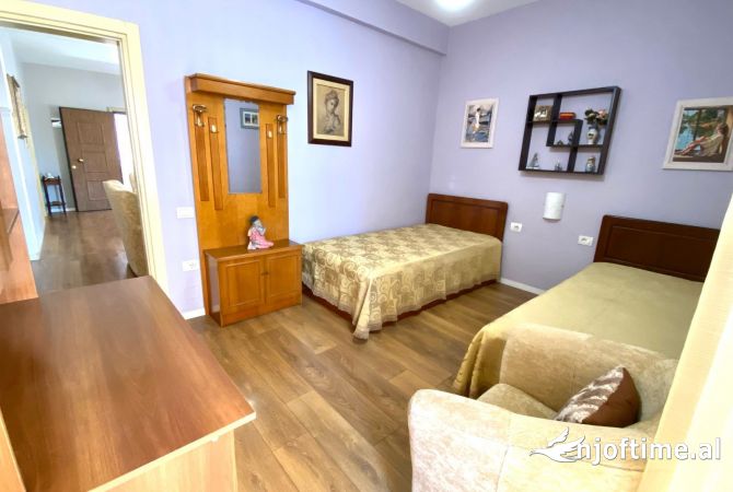 Shtepi ne shitje Apartament ne Tirane, 2+1, Mobilimi E mobiluar, Pagesa 225,000  Euro.