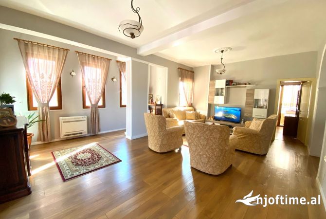 Shtepi ne shitje Apartament ne Tirane, 2+1, Mobilimi E mobiluar, Pagesa 225,000  Euro.