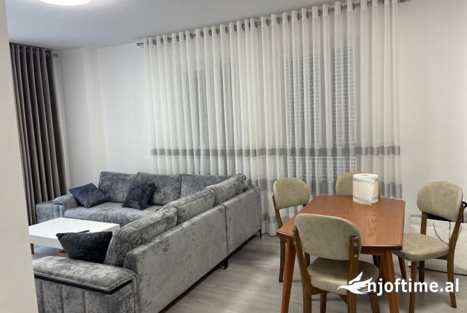 Shtepi me qera 2+1 ne Tirane - 730 Euro