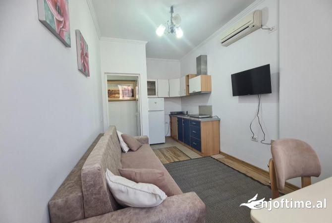 Shtepi me qera Apartament ne Tirane, 1+1, Mobilimi E mobiluar, Pagesa 370  Euro.