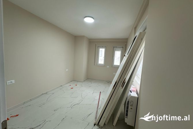 Ambient biznesi me qera 3+1 ne Tirane - 1,000 Euro