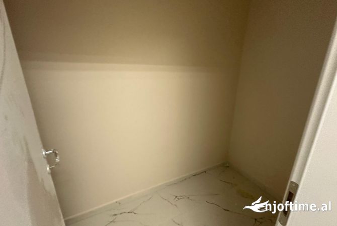 Ambient biznesi me qera 3+1 ne Tirane - 1,000 Euro