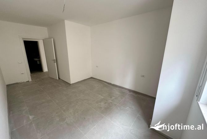 Ambient biznesi me qera 3+1 ne Tirane - 650 Euro