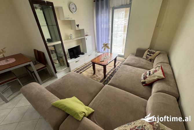 Shtepi me qera Apartament ne Tirane, 1+1, Mobilimi E mobiluar, Pagesa 350  Euro.