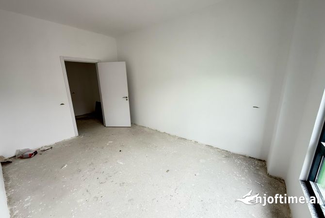 Shtepi ne shitje Apartament ne Tirane, 3+1, Mobilimi Bosh, pa mobiluar, Pagesa 171,080  Euro.