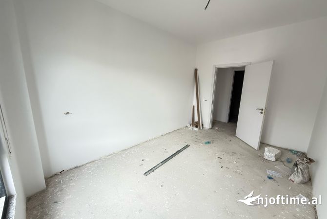 Shtepi ne shitje Apartament ne Tirane, 3+1, Mobilimi Bosh, pa mobiluar, Pagesa 171,080  Euro.