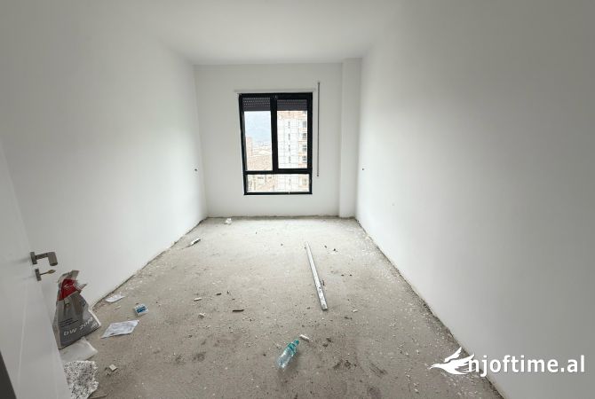 Shtepi ne shitje Apartament ne Tirane, 3+1, Mobilimi Bosh, pa mobiluar, Pagesa 171,080  Euro.