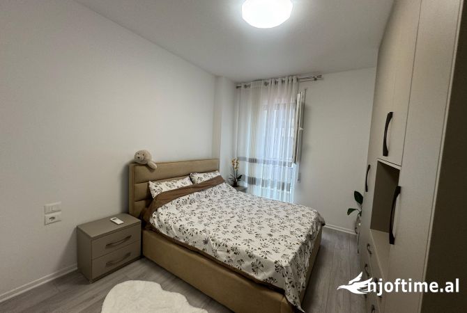 Shtepi me qera Apartament ne Tirane, 2+1, Mobilimi E mobiluar, Pagesa 730  Euro.