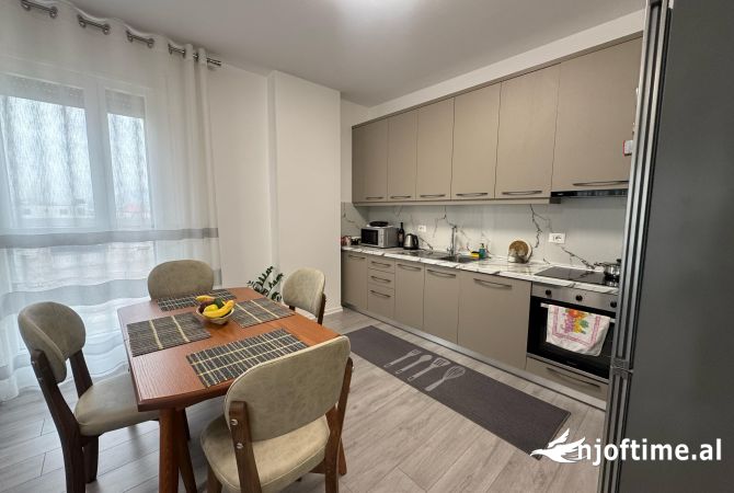 Shtepi me qera 2+1 ne Tirane - 730 Euro