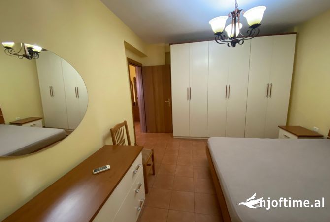 Shtepi me qera Apartament ne Tirane, 1+1, Mobilimi E mobiluar, Pagesa 500  Euro.