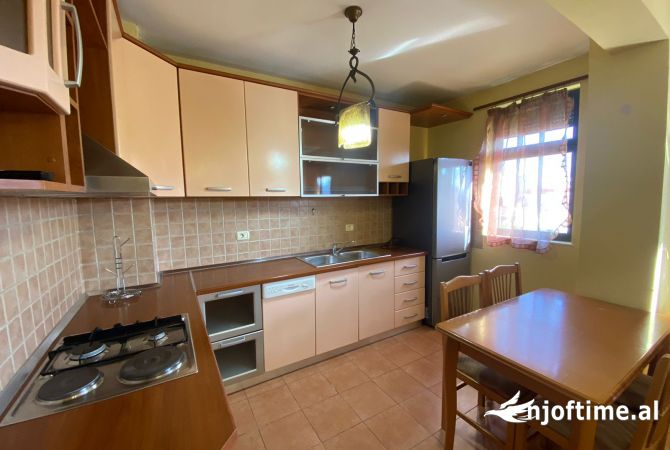 Shtepi me qera Apartament ne Tirane, 1+1, Mobilimi E mobiluar, Pagesa 500  Euro.