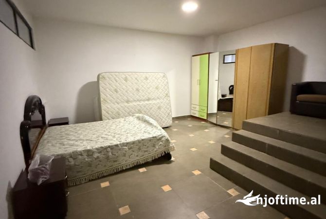 Shtepi me qera Shtepi Private ne Tirane, 1+1, Mobilimi E mobiluar, Pagesa 30,000  Leke.