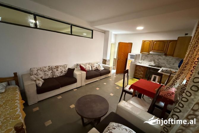 Shtepi me qera Shtepi Private ne Tirane, 1+1, Mobilimi E mobiluar, Pagesa 30,000  Leke.