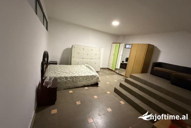 Shtepi me qera Shtepi Private ne Tirane, 1+1, Mobilimi E mobiluar, Pagesa 30,000  Leke.