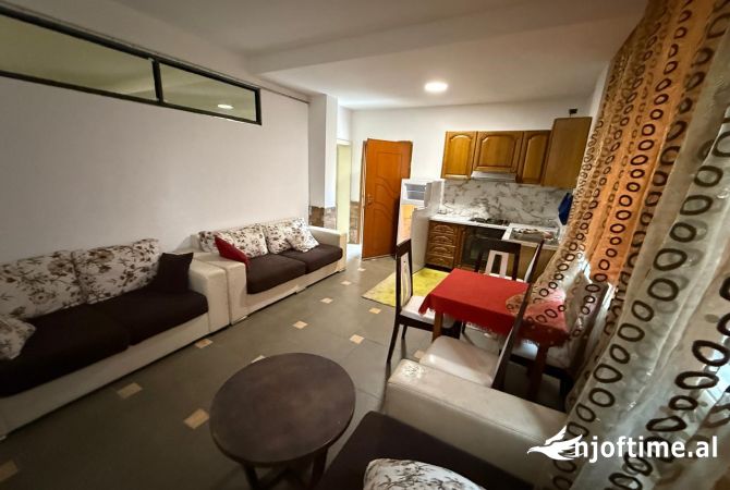 Shtepi me qera Shtepi Private ne Tirane, 1+1, Mobilimi E mobiluar, Pagesa 30,000  Leke.