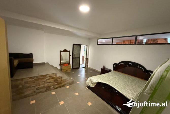 Shtepi me qera Shtepi Private ne Tirane, 1+1, Mobilimi E mobiluar, Pagesa 30,000  Leke.