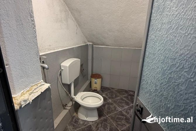 Shtepi me qera Shtepi Private ne Tirane, 1+1, Mobilimi E mobiluar, Pagesa 30,000  Leke.