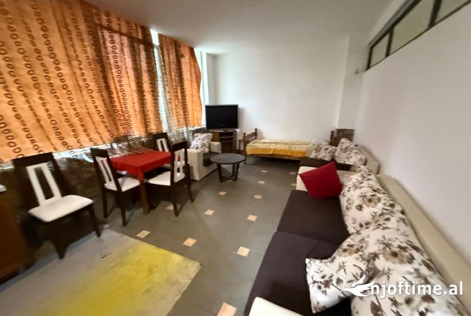 Shtepi me qera Shtepi Private ne Tirane, 1+1, Mobilimi E mobiluar, Pagesa 30,000  Leke.