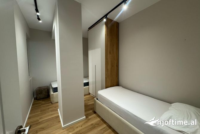 Shtepi me qera Apartament ne Tirane, 2+1, Mobilimi E mobiluar, Pagesa 800  Euro.