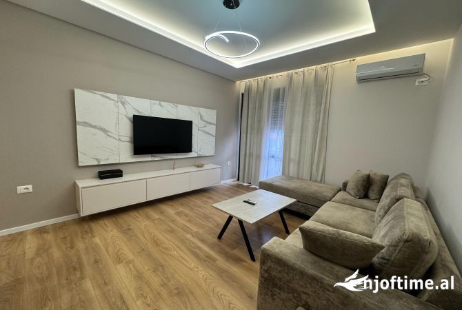 Shtepi me qera Apartament ne Tirane, 2+1, Mobilimi E mobiluar, Pagesa 800  Euro.