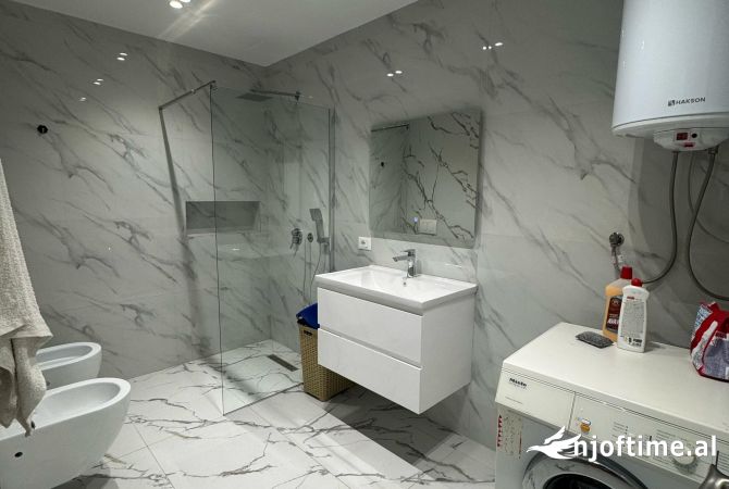 Shtepi me qera Apartament ne Tirane, 2+1, Mobilimi E mobiluar, Pagesa 800  Euro.