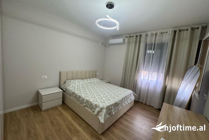 Shtepi me qera Apartament ne Tirane, 2+1, Mobilimi E mobiluar, Pagesa 800  Euro.