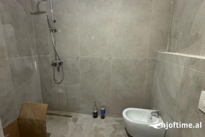 Ambient biznesi me qera 3+1 ne Tirane - 2,300 Euro