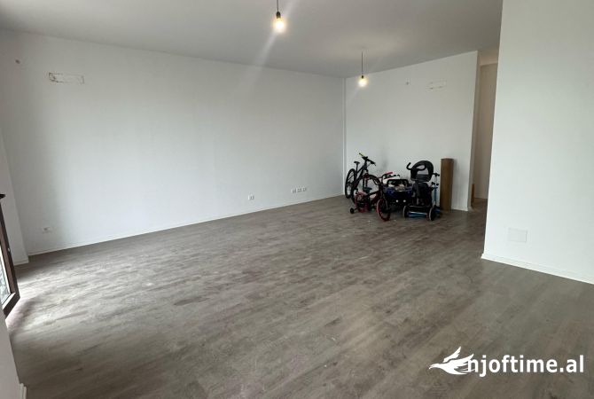 Ambient biznesi me qera 3+1 ne Tirane - 2,300 Euro