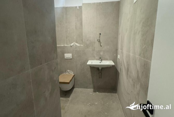 Qera Ambient per Zyre📍Rruga e Kosovareve Cmimi:2300 Euro