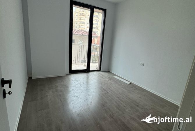 Qera Ambient per Zyre📍Rruga e Kosovareve Cmimi:2300 Euro