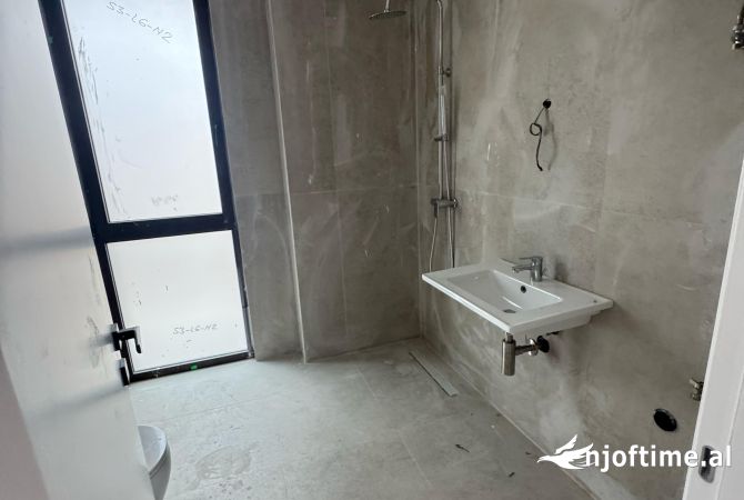 Qera Ambient per Zyre📍Rruga e Kosovareve 💶Cmimi:1000 Euro