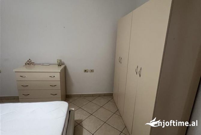 Shtepi me qera Apartament ne Tirane, 2+1, Mobilimi E mobiluar, Pagesa 68,000  Leke.