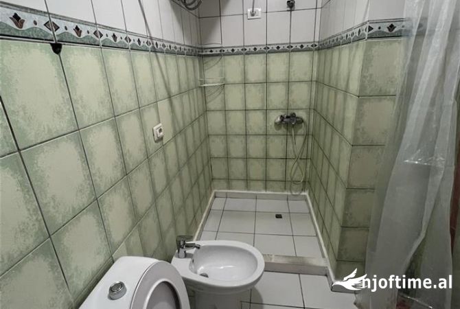 Shtepi me qera 2+1 ne Tirane - 68,000 Leke