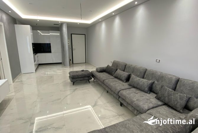 Shtepi me qera Apartament ne Tirane, 2+1, Mobilimi E mobiluar, Pagesa 700  Euro.
