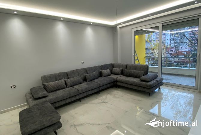 Shtepi me qera Apartament ne Tirane, 2+1, Mobilimi E mobiluar, Pagesa 700  Euro.