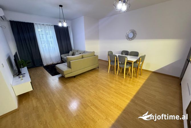 Shtepi me qera Apartament ne Tirane, 2+1, Mobilimi E mobiluar, Pagesa 650  Euro.