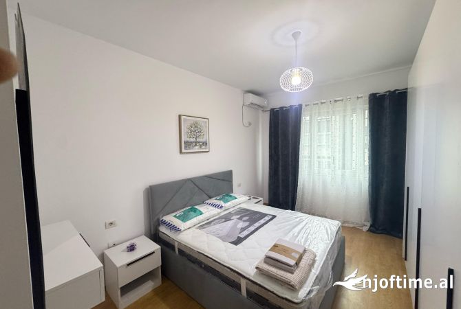 Shtepi me qera Apartament ne Tirane, 2+1, Mobilimi E mobiluar, Pagesa 650  Euro.