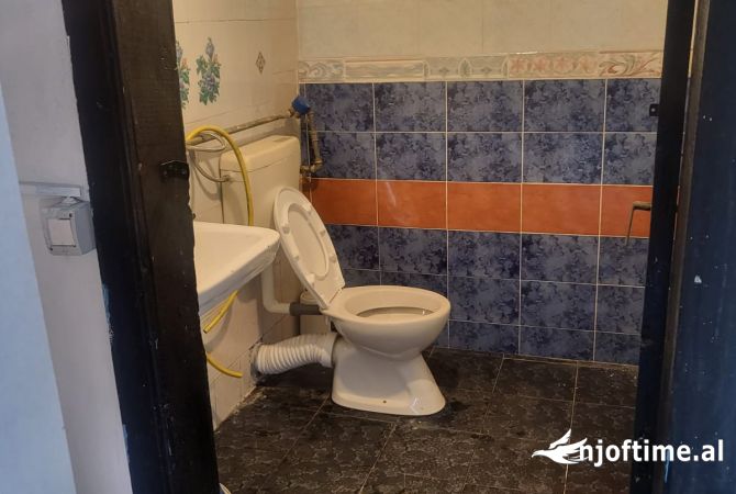 Qera Ambient Biznesi 📍Komuna e Parisit💶Cmimi:45.000 Leke