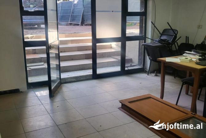 Ambient biznesi me qera 3+1 ne Tirane - 45,000 Leke