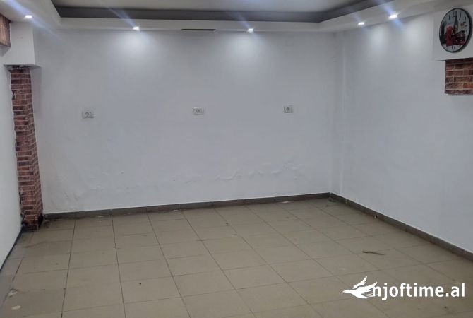Ambient biznesi me qera 3+1 ne Tirane - 45,000 Leke