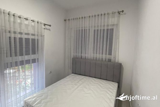 Shtepi ne shitje Apartament ne Tirane, 1+1, Mobilimi E mobiluar, Pagesa 106,000  Euro.