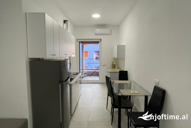 Shtepi ne shitje Apartament ne Tirane, 1+1, Mobilimi E mobiluar, Pagesa 106,000  Euro.