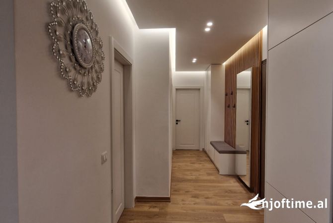 Shtepi me qera Apartament ne Tirane, 2+1, Mobilimi E mobiluar, Pagesa 1,200  Euro.